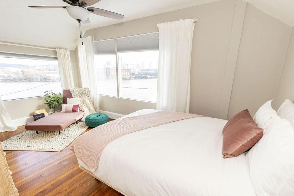Cozy Riverfront With Stunning Views Covington